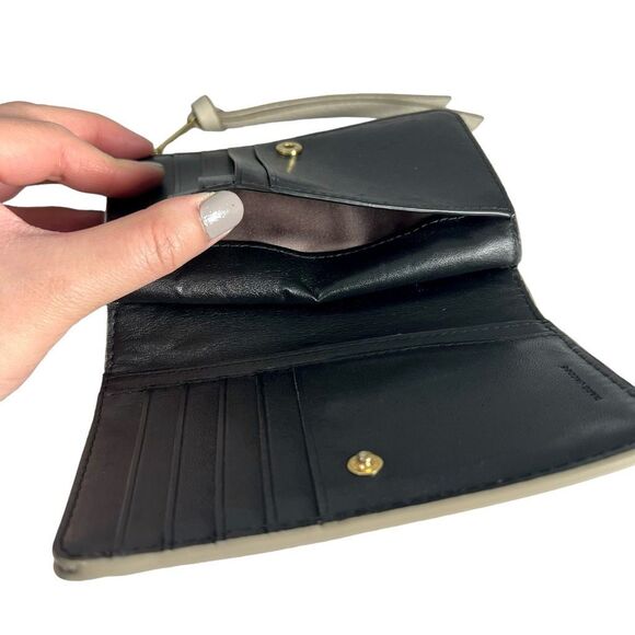 Marc Jacobs Cream Softshot Logo Top Zip Multi Wallet - Picture 12 of 13